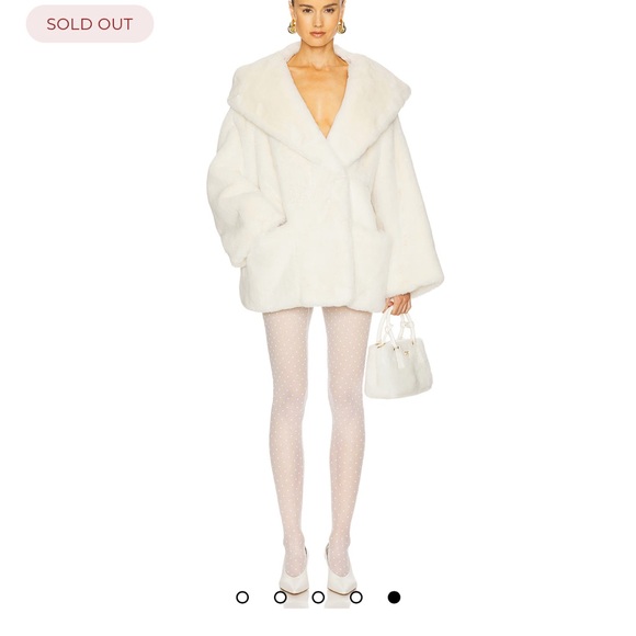 Helsa : The Hooded Faux Fur Coat in White - Picture 4 of 9